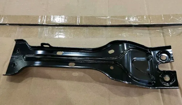 Кронштейн замка капота Geely 5027110000