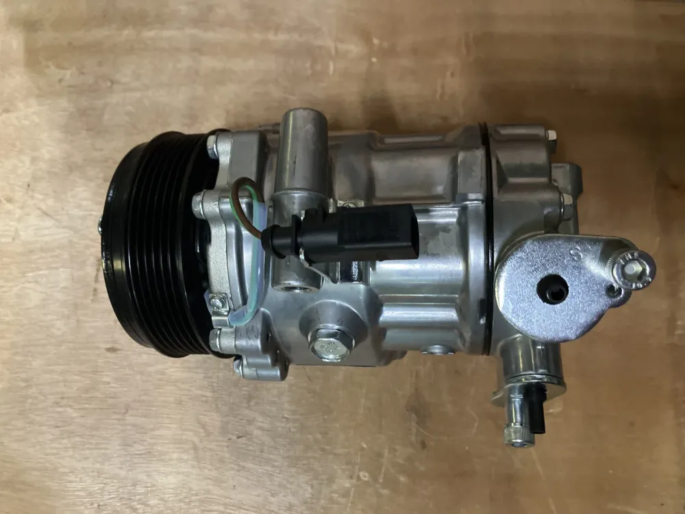 Компрессор кондиционера Volkswagen Polo Sedan 6RD820803