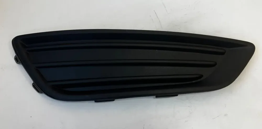 Заглушка в бампер RH Ford Focus Sat, STFDA6000CA1