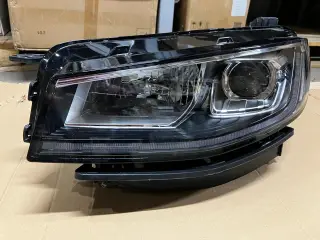 Фара головного света левая галоген Geely Atlas Pro