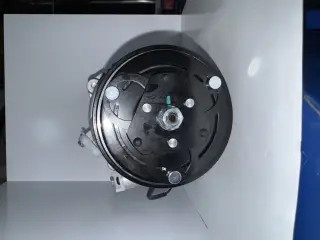Компрессор кондиционера Mitsubishi Outlander 2