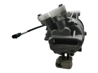 Кoмпрeccop кондиционерa Nissan Qashqai 2.0