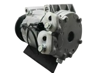 Компрессор кондиционера Infiniti qx56 926007s000