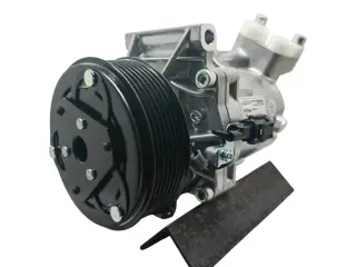 Кoмпрeccop кондиционерa Nissan Tiida/Note/Micra