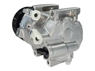 Компрессор кондиционера на Hyundai Sonata VII (LF) 97701C2500