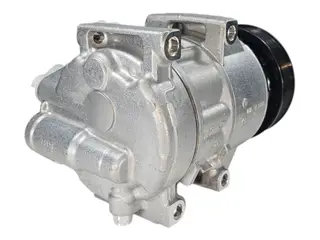 Компрессор кондиционера на Hyundai Sonata VII (LF) 97701C2500