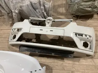 Бампер передний Renault Logan